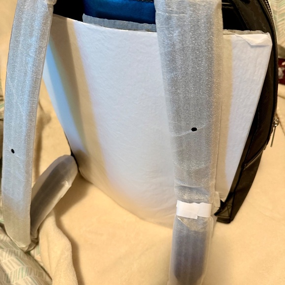 michael kors backpack - Picture 3 of 5